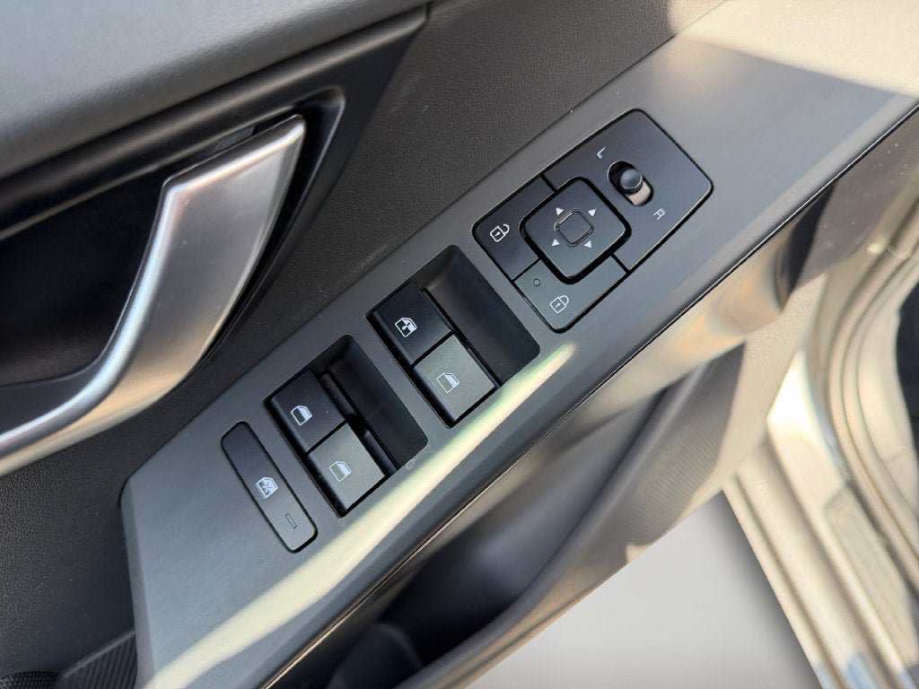 Used 2025 Kia Niro LX FWD image 21