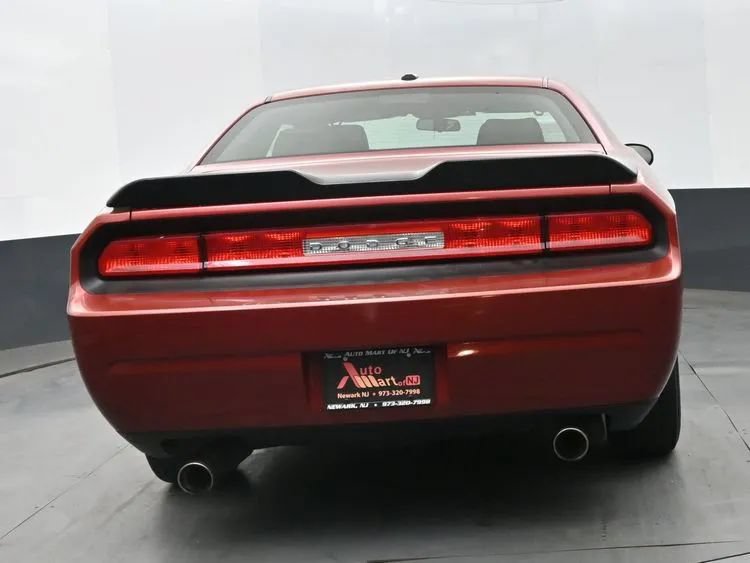 Used 2010 Dodge Challenger SE RWD image 8