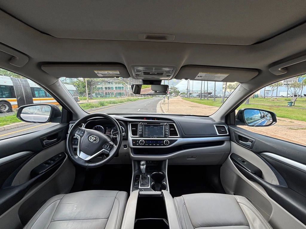 Used 2017 Toyota Highlander XLE image 10
