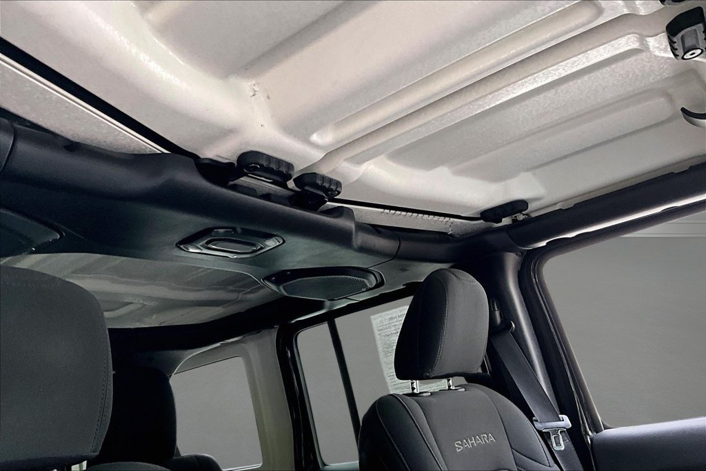 Used 2023 Jeep Wrangler Unlimited Sahara AWD/4WD image 28