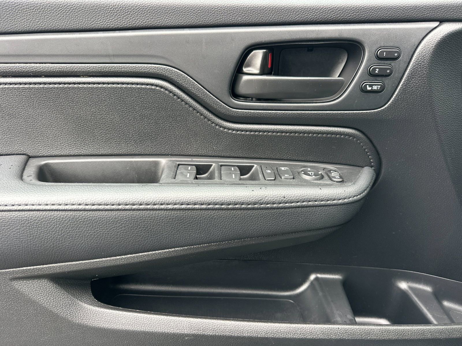Used 2025 Honda Odyssey Sport-L image 11