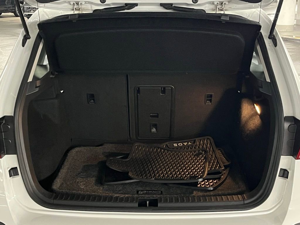 Used 2022 Volkswagen Taos SEL w/ Panoramic Sunroof Package AWD/4WD image 38