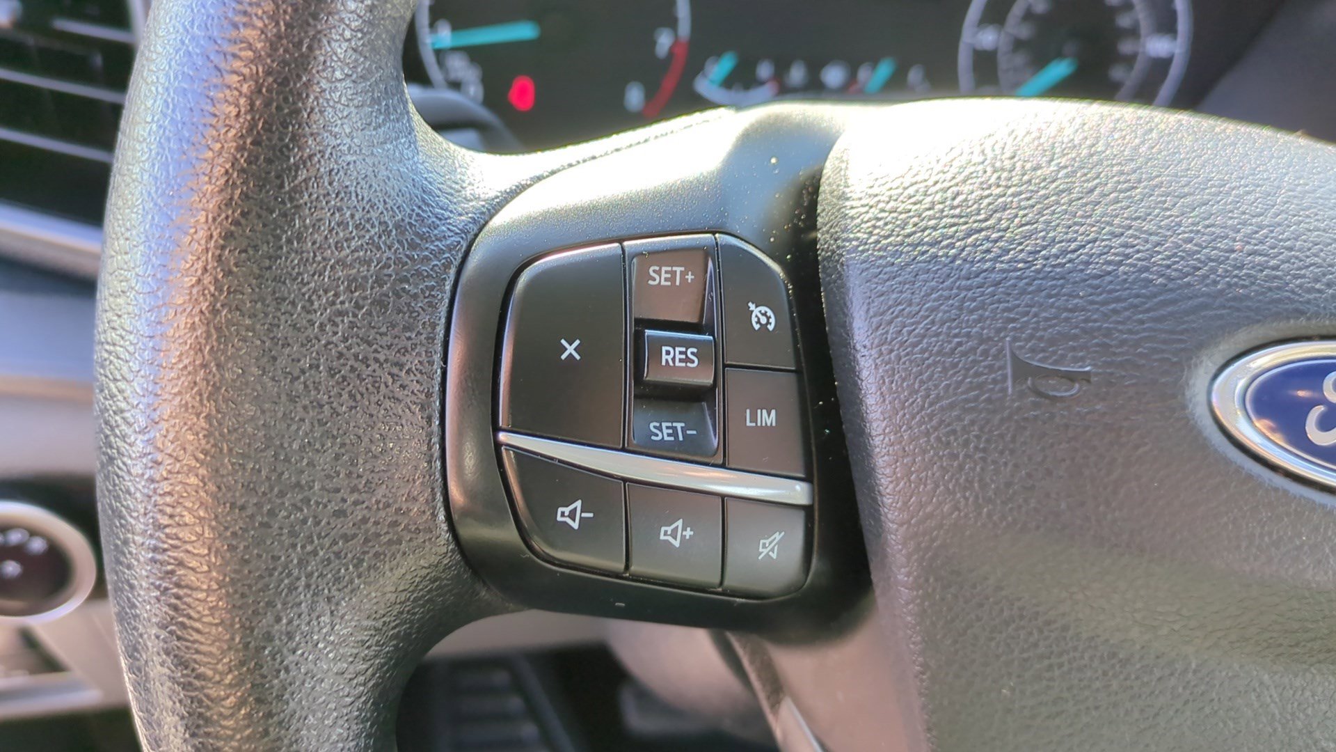 Used 2023 Ford Transit 350 XLT image 16