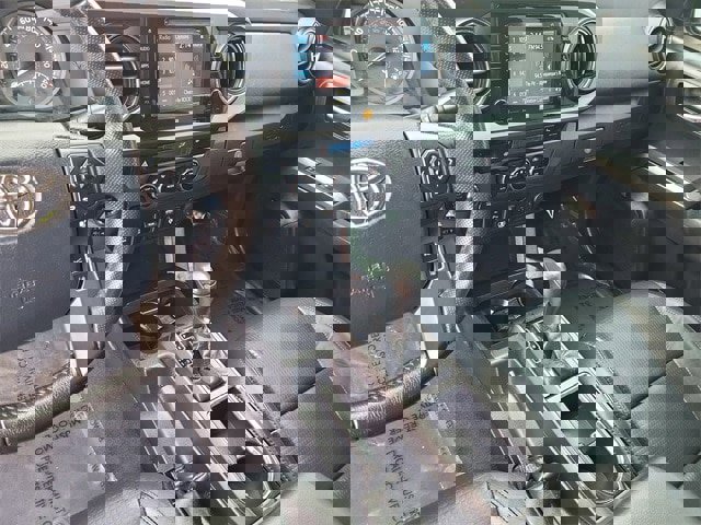 Used 2018 Toyota Tacoma TRD Off-Road image 14