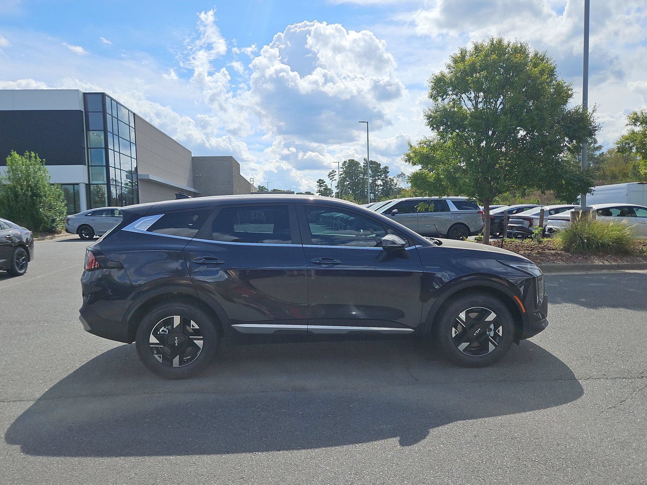 New 2026 Kia Sportage LX FWD image 8