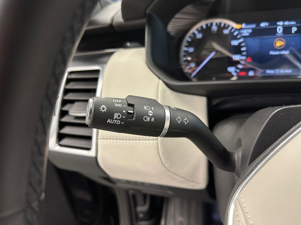 Used 2023 Land Rover Discovery Metropolitan Edition image 17