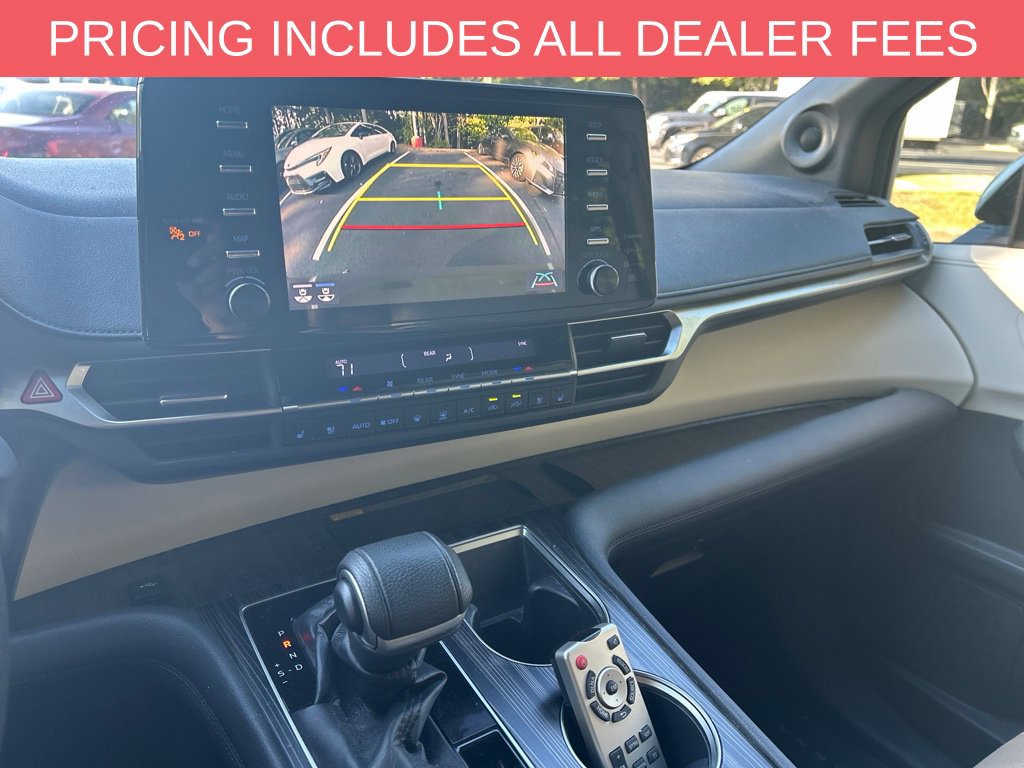 Used 2021 Toyota Sienna Limited FWD image 12