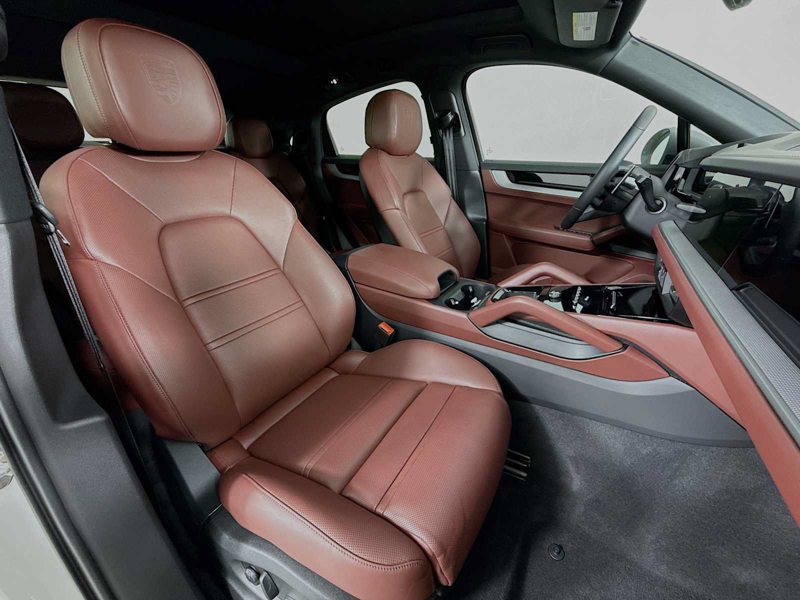 Certified 2025 Porsche Cayenne Coupe AWD/4WD image 28