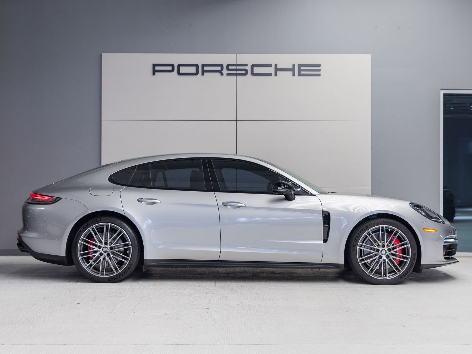 Certified 2023 Porsche Panamera 4S image 8