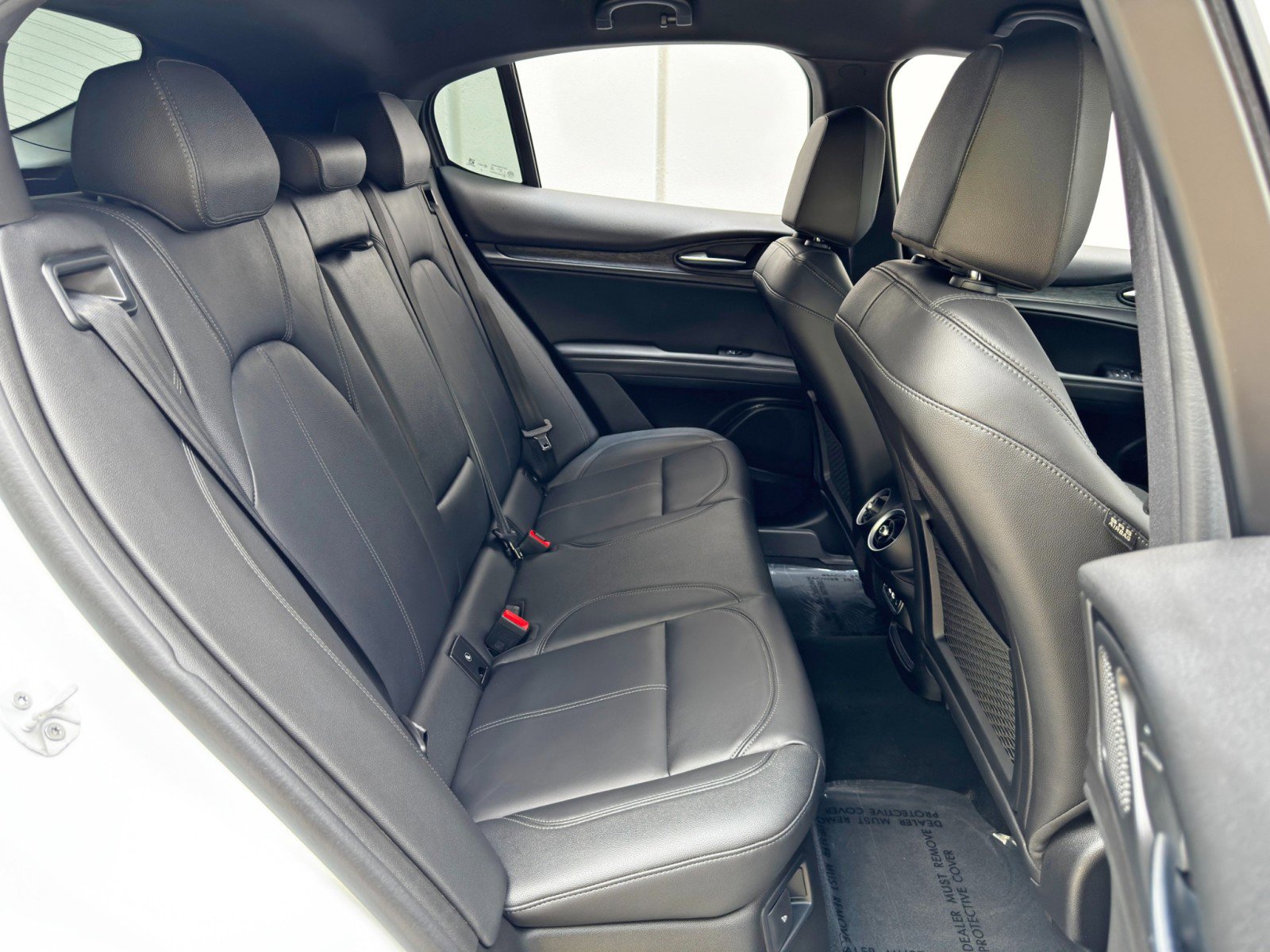 Used 2024 Alfa Romeo Stelvio Sprint image 40