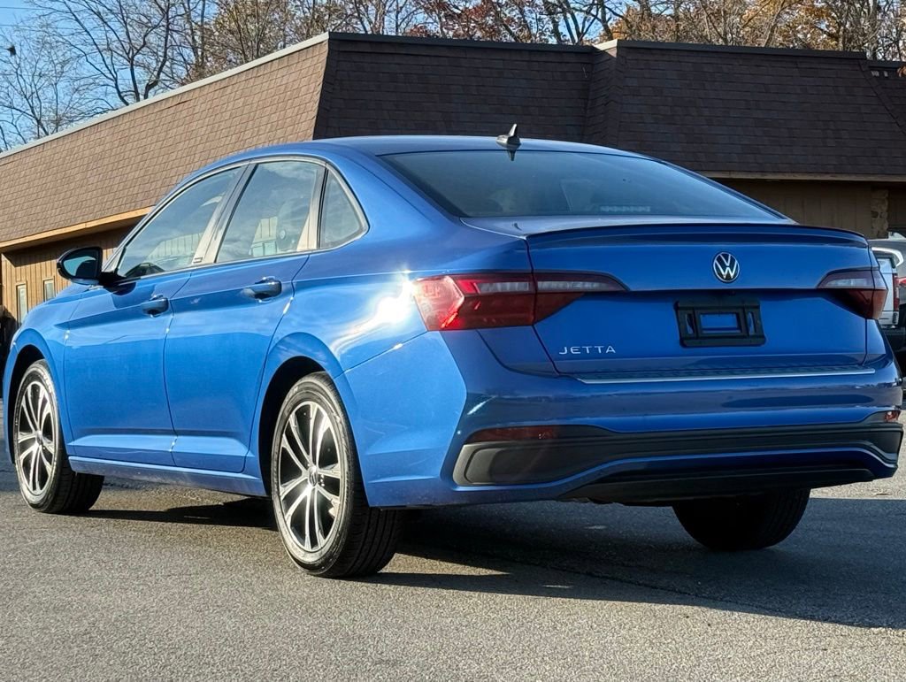Used 2023 Volkswagen Jetta Sport FWD image 3