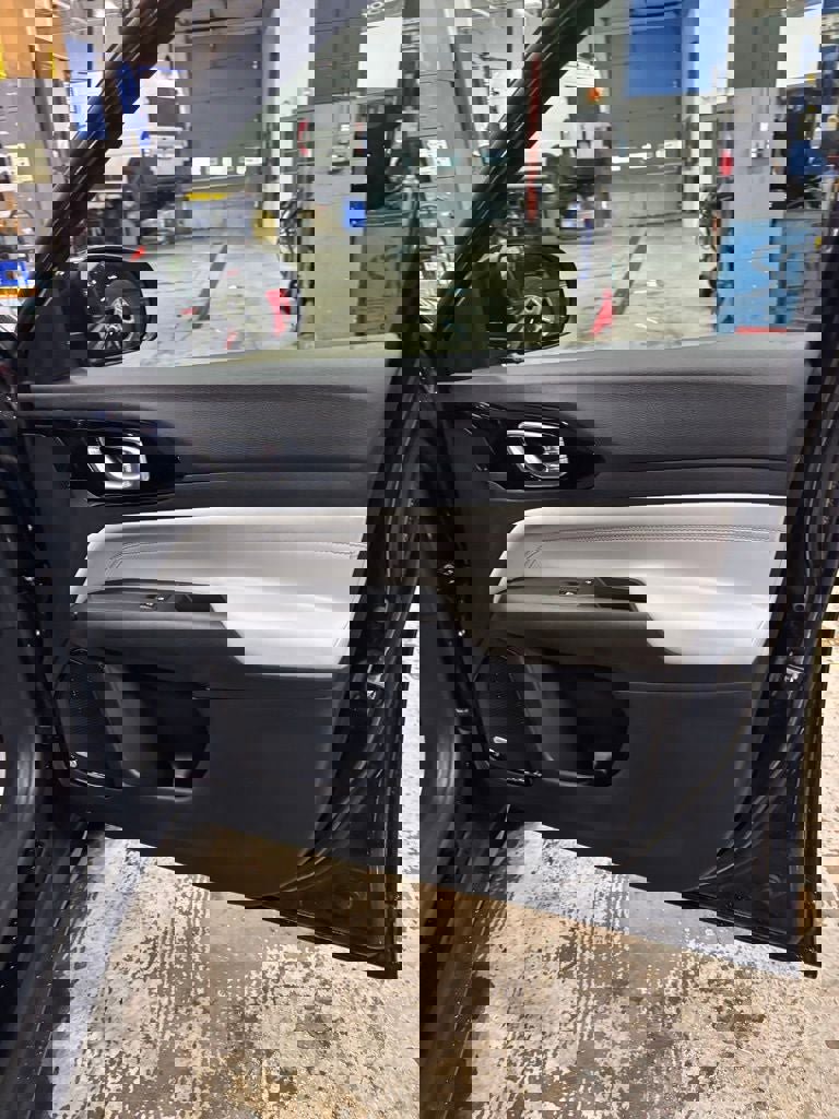 New 2026 Jeep Compass Limited w/ Sun, Sound & Navigation Group image 19