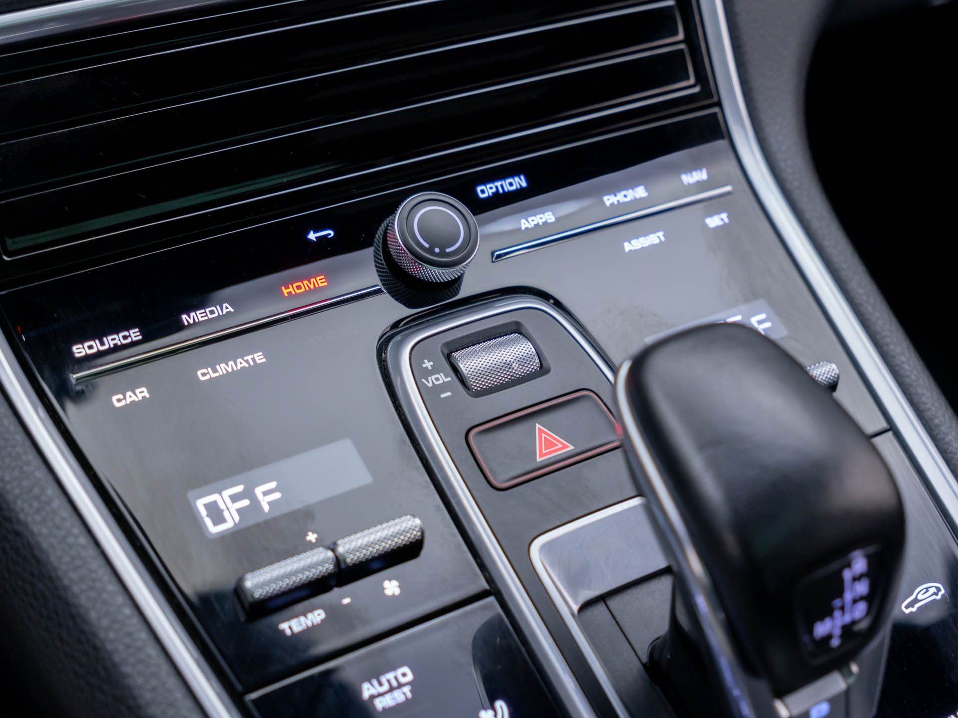 Certified 2023 Porsche Panamera Platinum Edition image 27