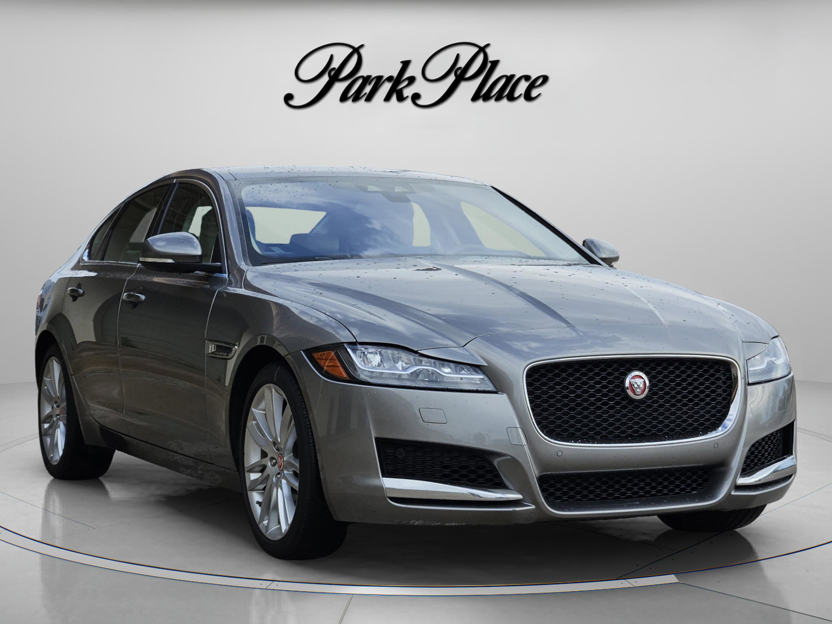 Used 2017 Jaguar XF Prestige image 8