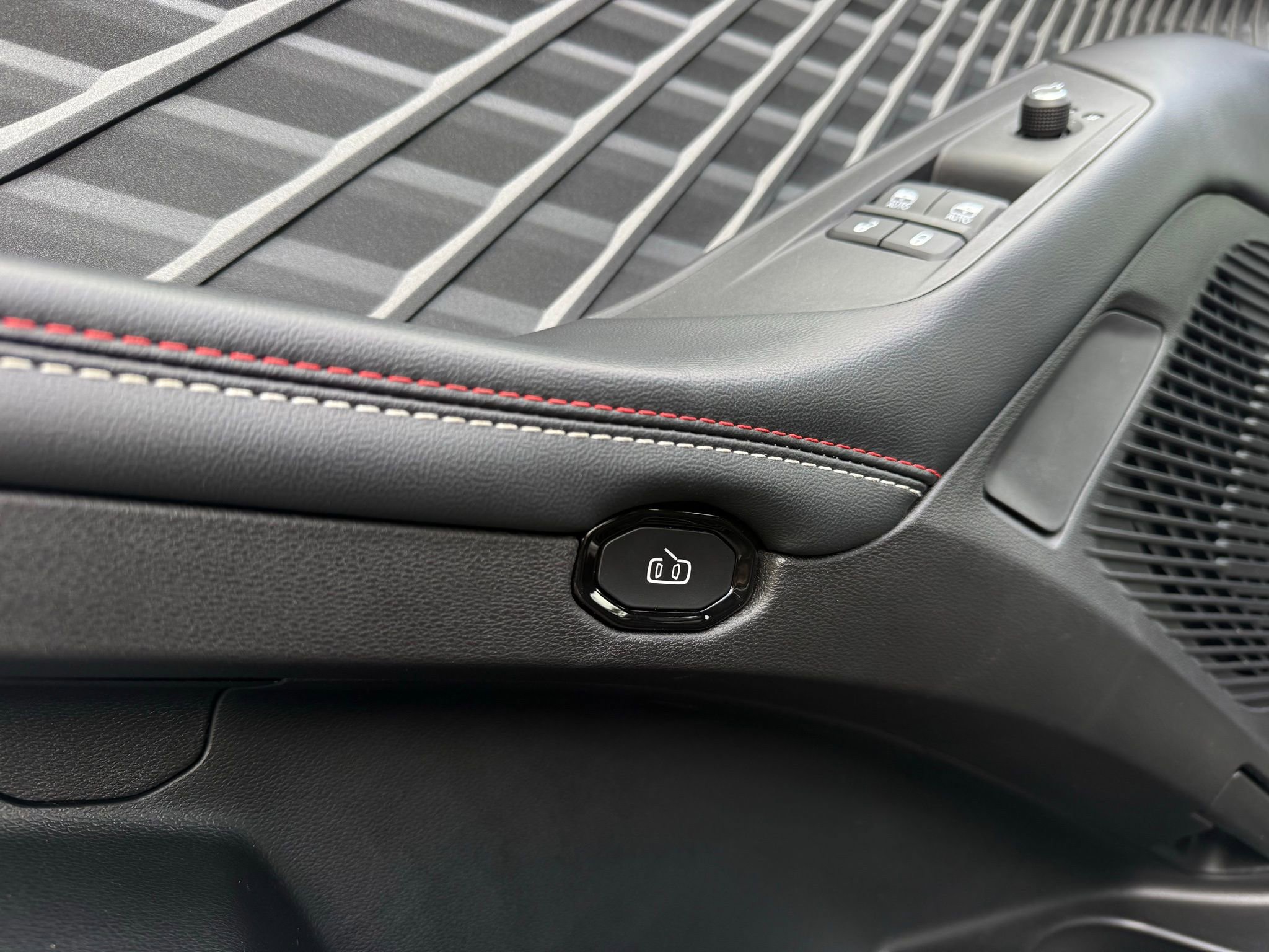 Used 2025 Dodge Charger R/T w/ Quick Order Package 25M R/T image 27