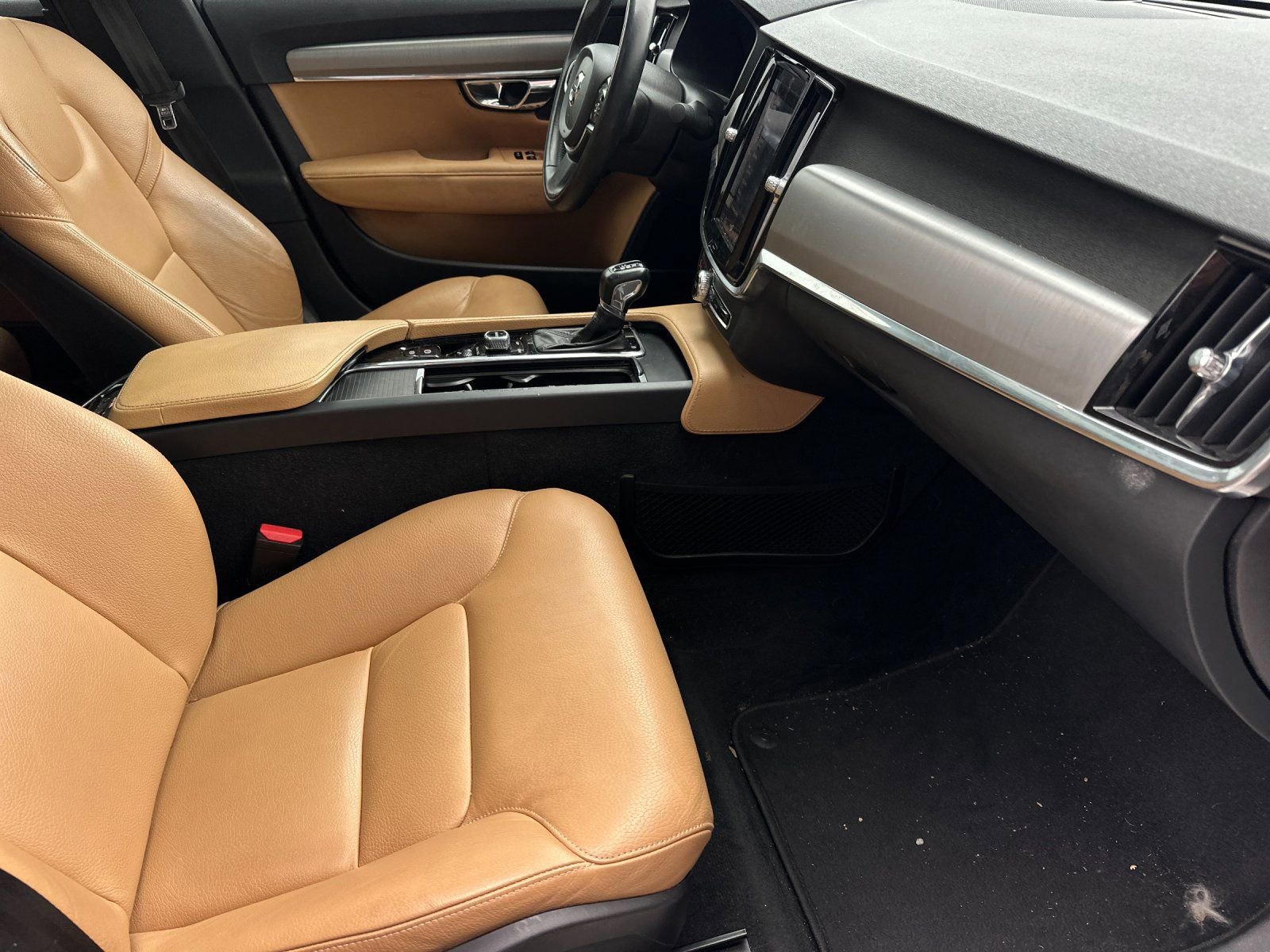 Used 2017 Volvo S90 T6 Momentum w/ Vision Package image 14