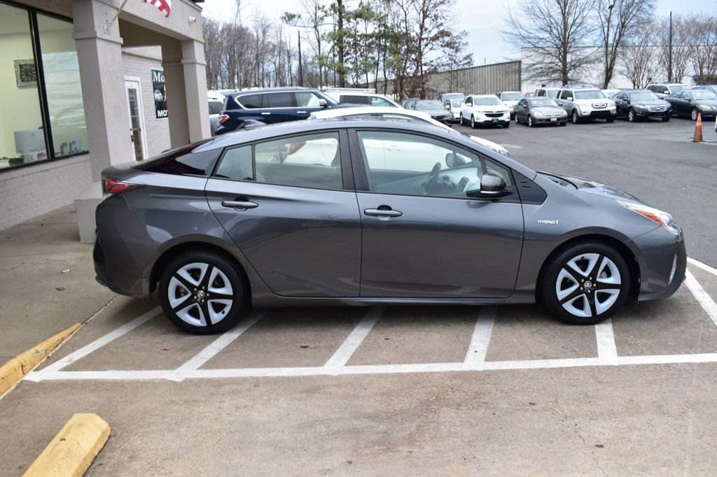 Used 2016 Toyota Prius Three Touring FWD image 8
