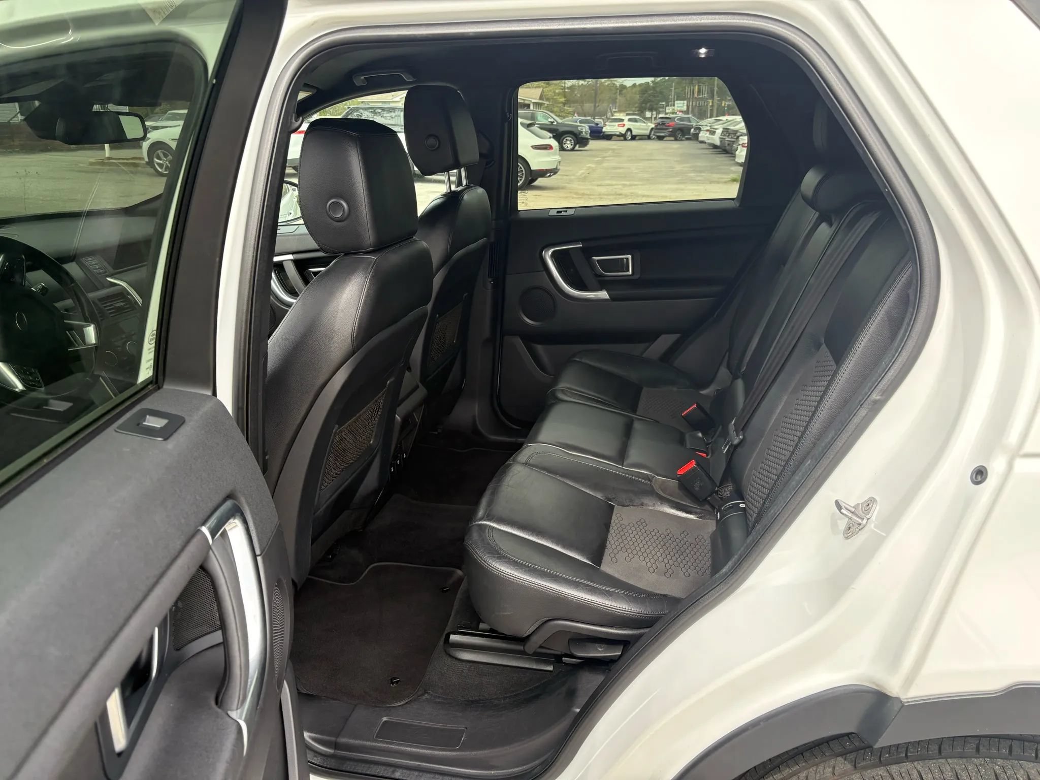 Used 2016 Land Rover Discovery Sport SE AWD/4WD image 7