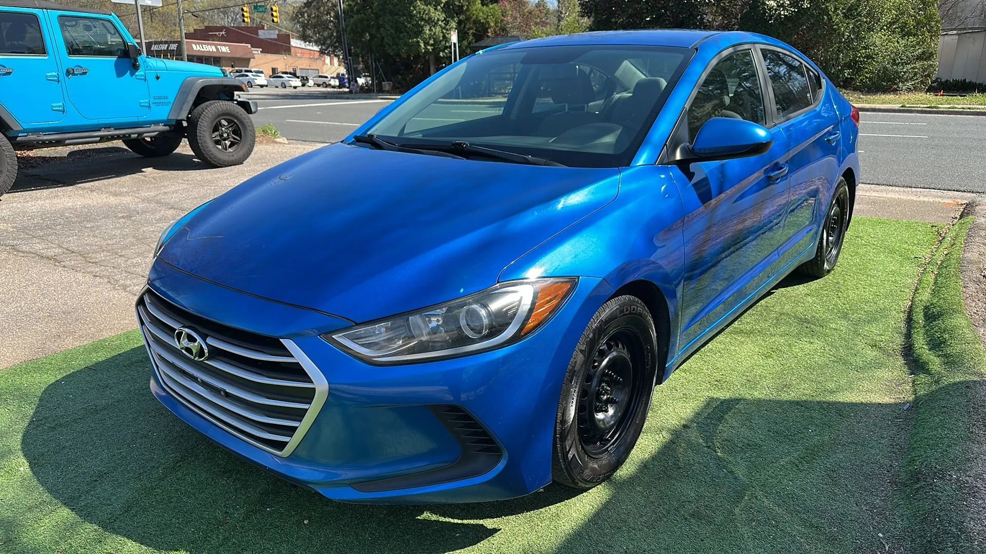 Used 2017 Hyundai Elantra SE image 3