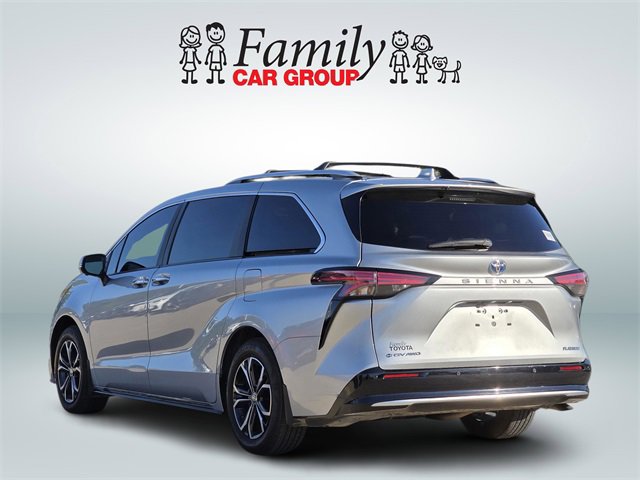 Used 2025 Toyota Sienna Platinum image 3