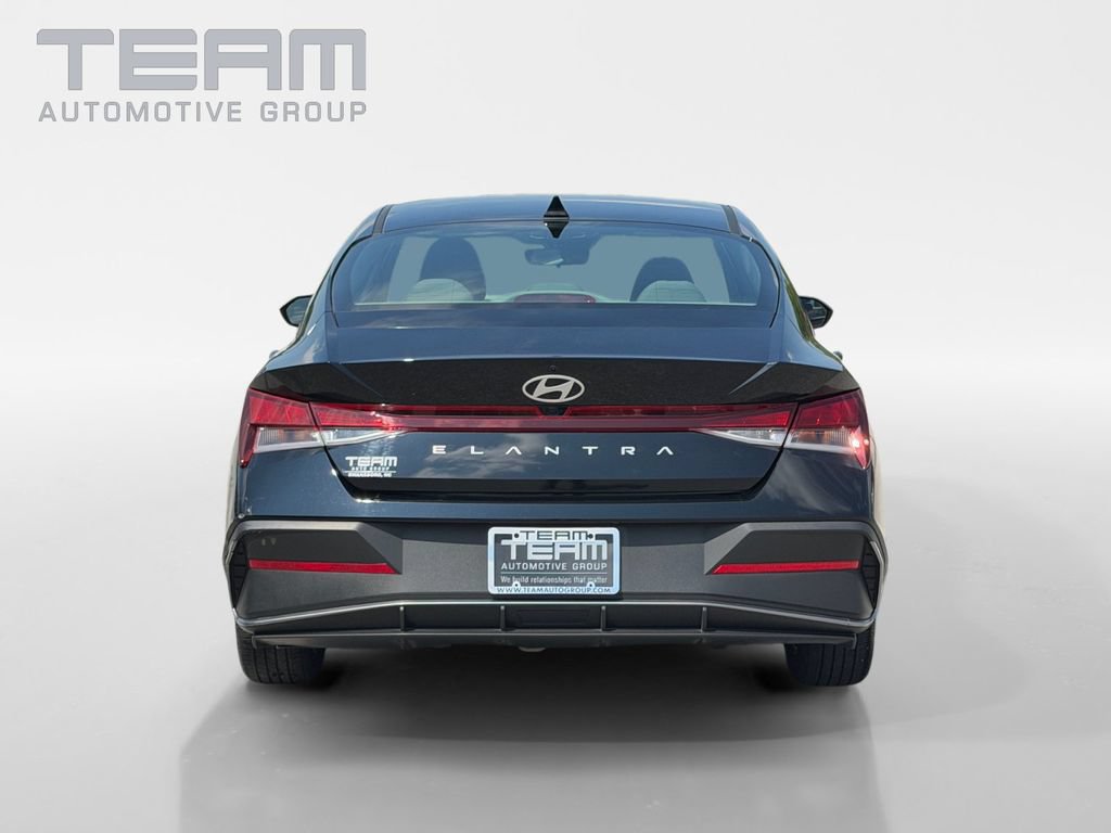Used 2024 Hyundai Elantra SEL FWD image 5
