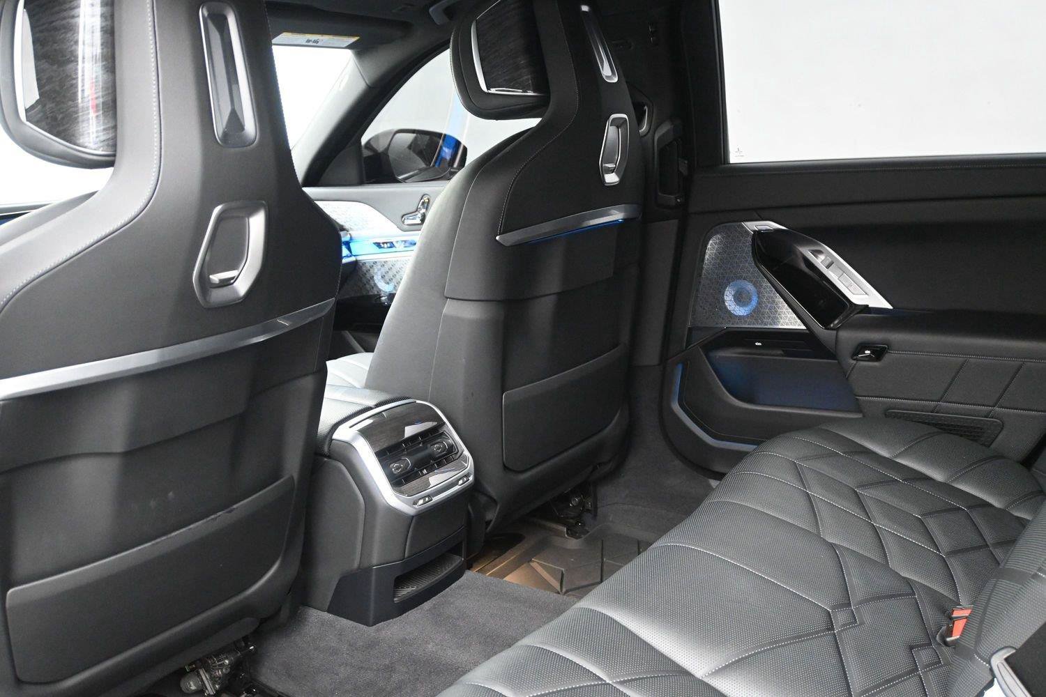 Used 2023 BMW 760i xDrive w/ Executive Package AWD/4WD image 12
