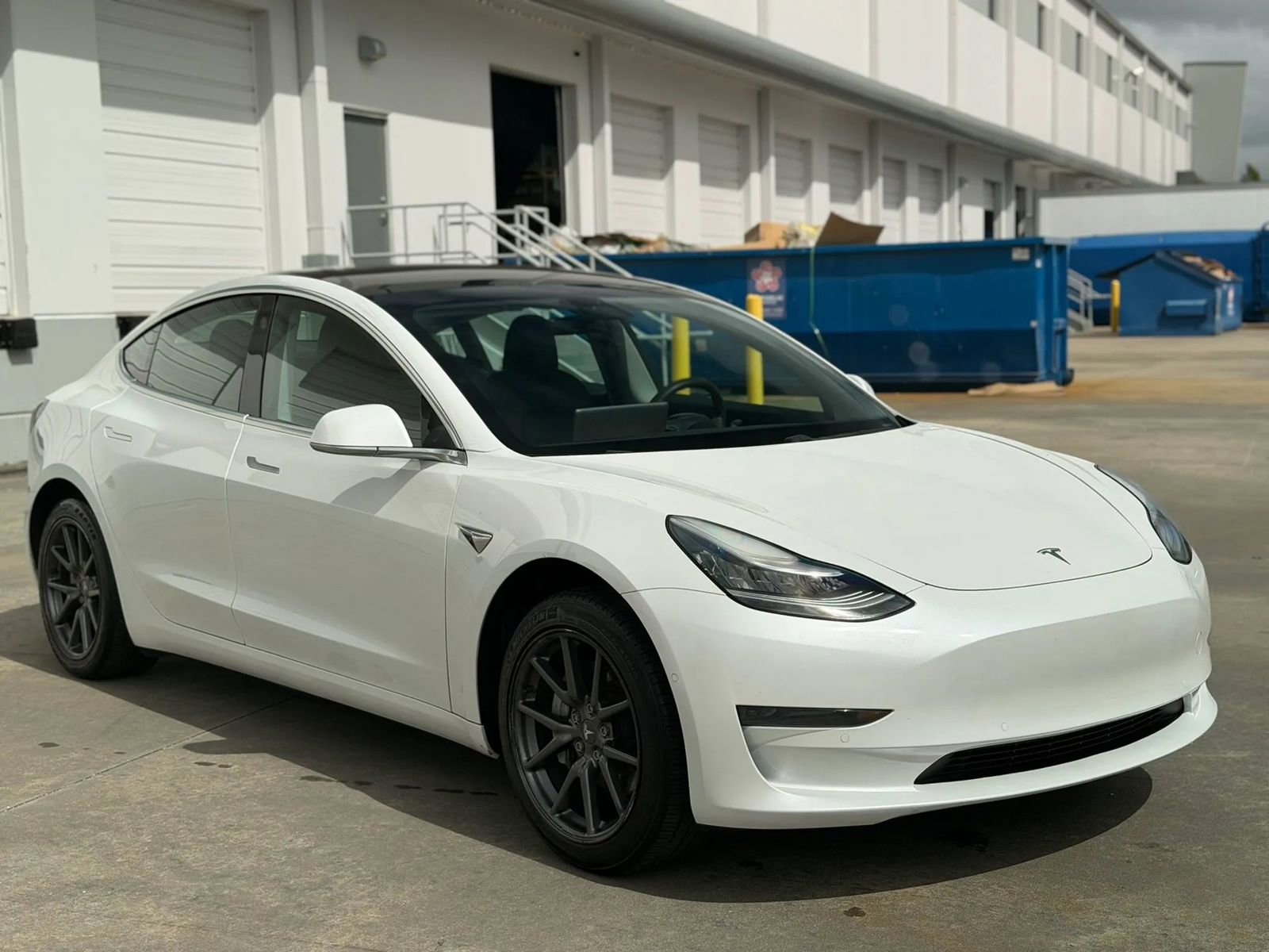 Used 2020 Tesla Model 3 Standard Range RWD image 4