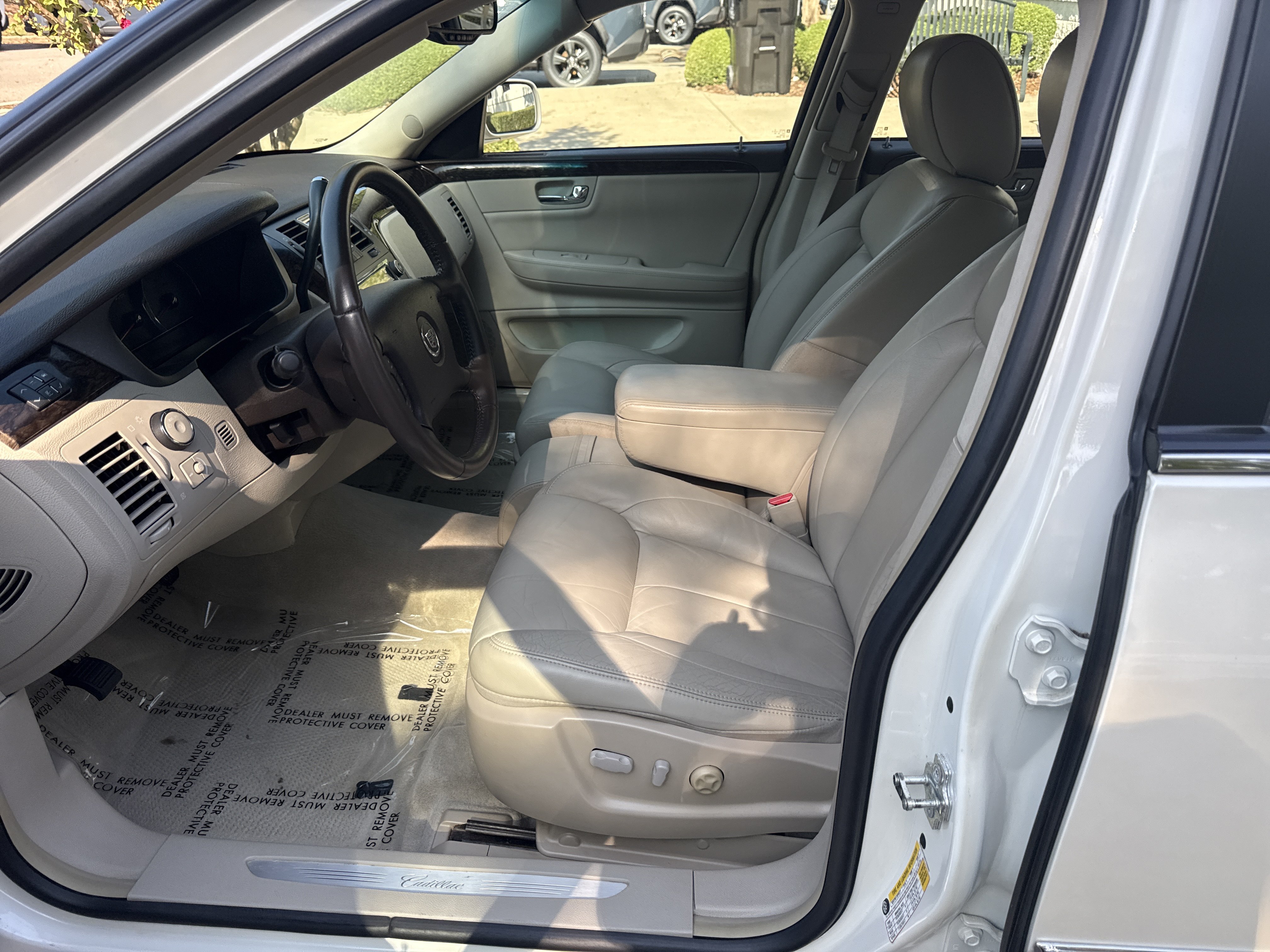 Used 2009 Cadillac DTS w/ Trunk Convenience Package FWD image 21