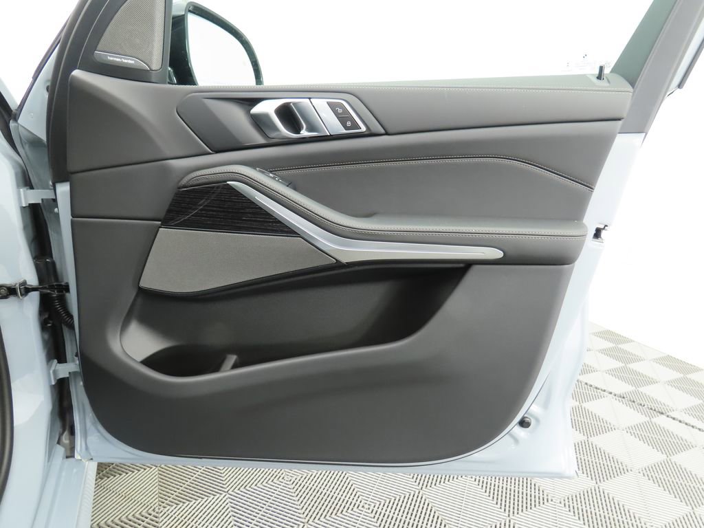 New 2026 BMW X5 xDrive40i w/ M Sport Package image 24