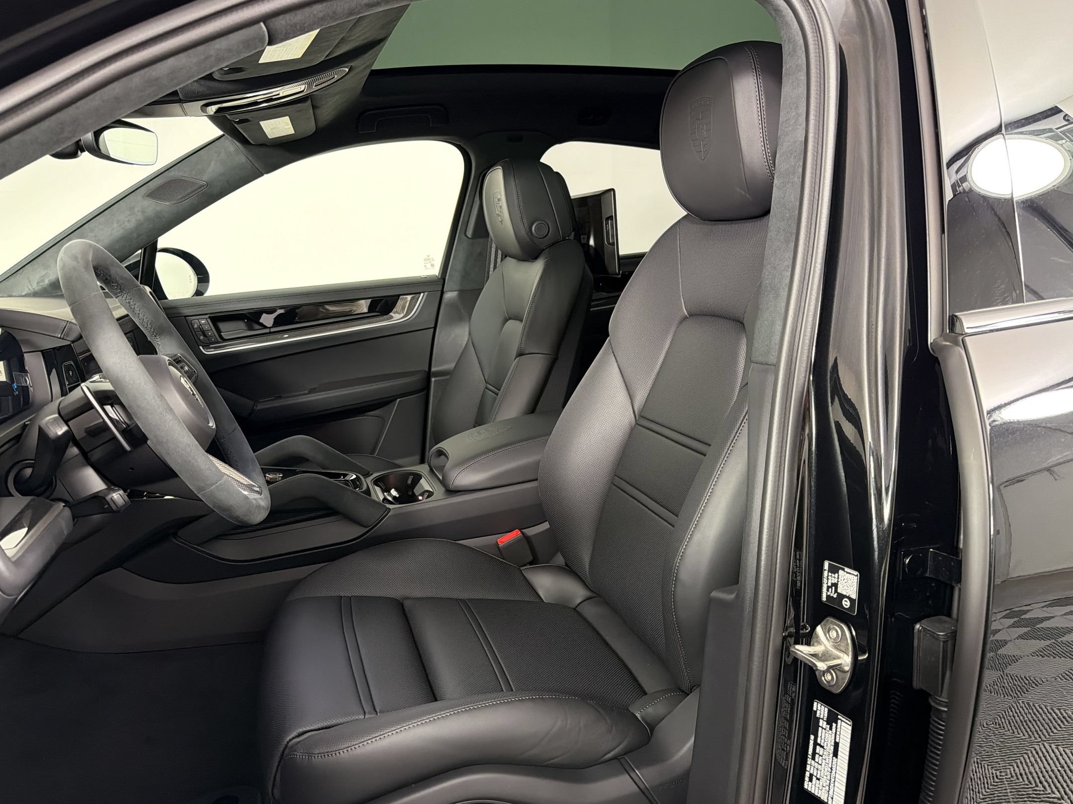 New 2026 Porsche Cayenne Turbo AWD/4WD image 5