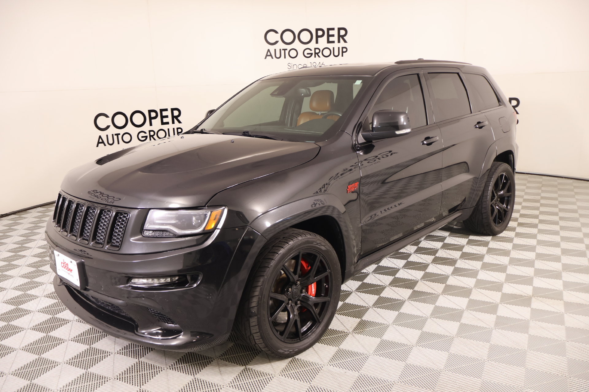 Used 2015 Jeep Grand Cherokee SRT w/ Luxury Group II AWD/4WD image 11
