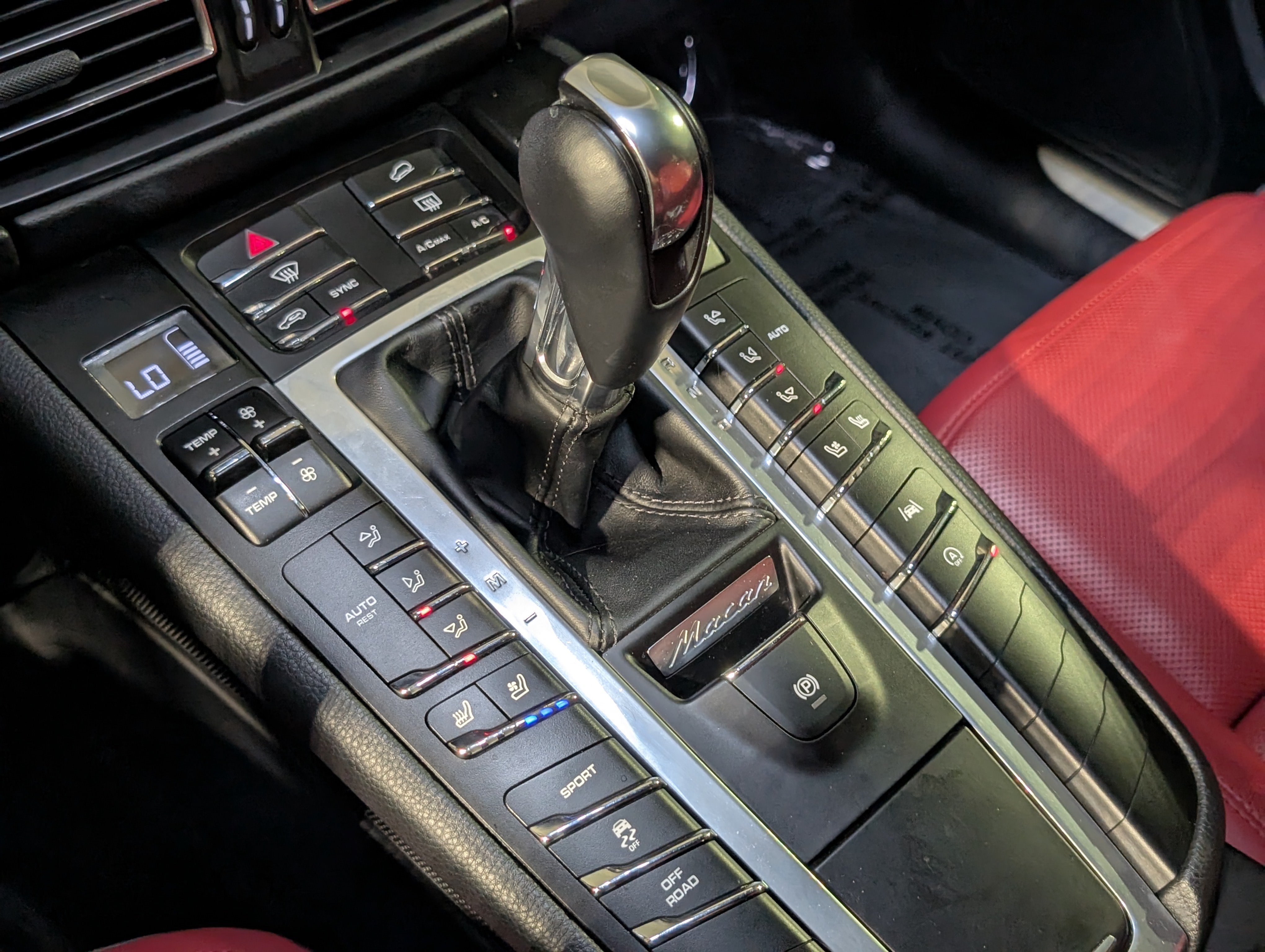 Certified 2020 Porsche Macan S AWD/4WD image 40