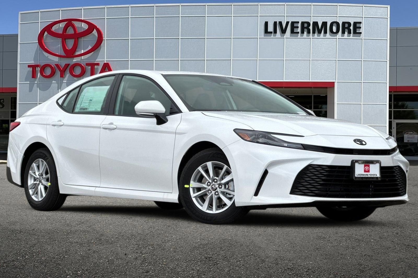 New 2025 Toyota Camry LE w/ Convenience Package FWD image 2