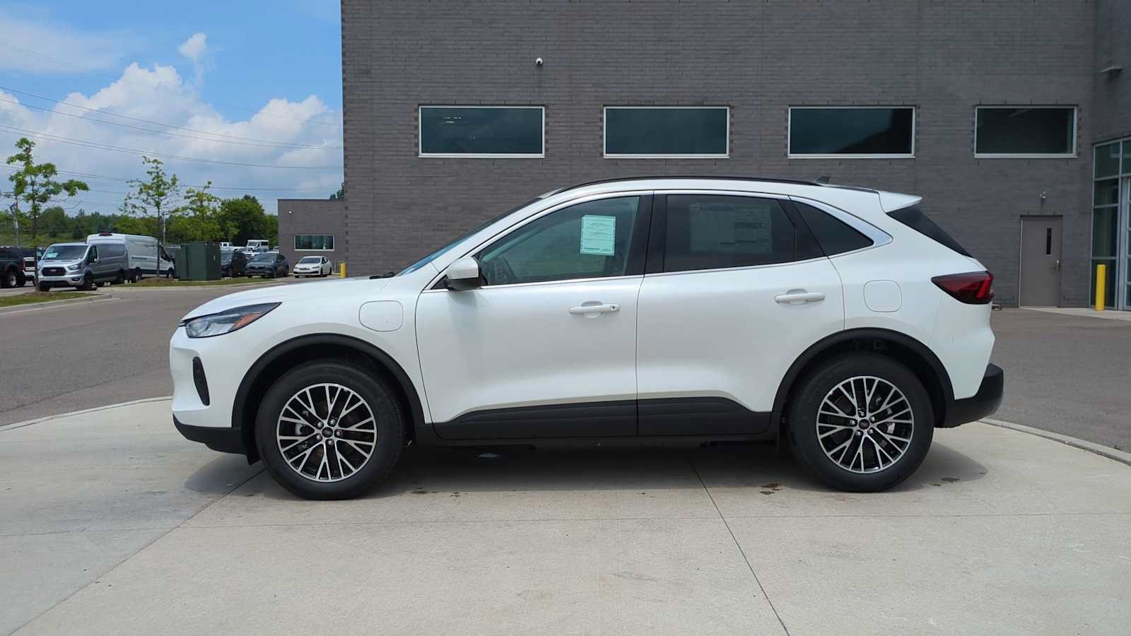 New 2025 Ford Escape SE FWD image 2