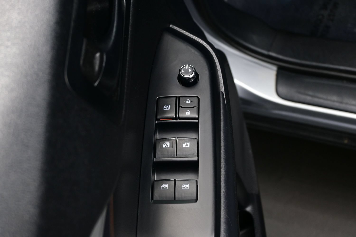Used 2014 Toyota Highlander Plus FWD image 10