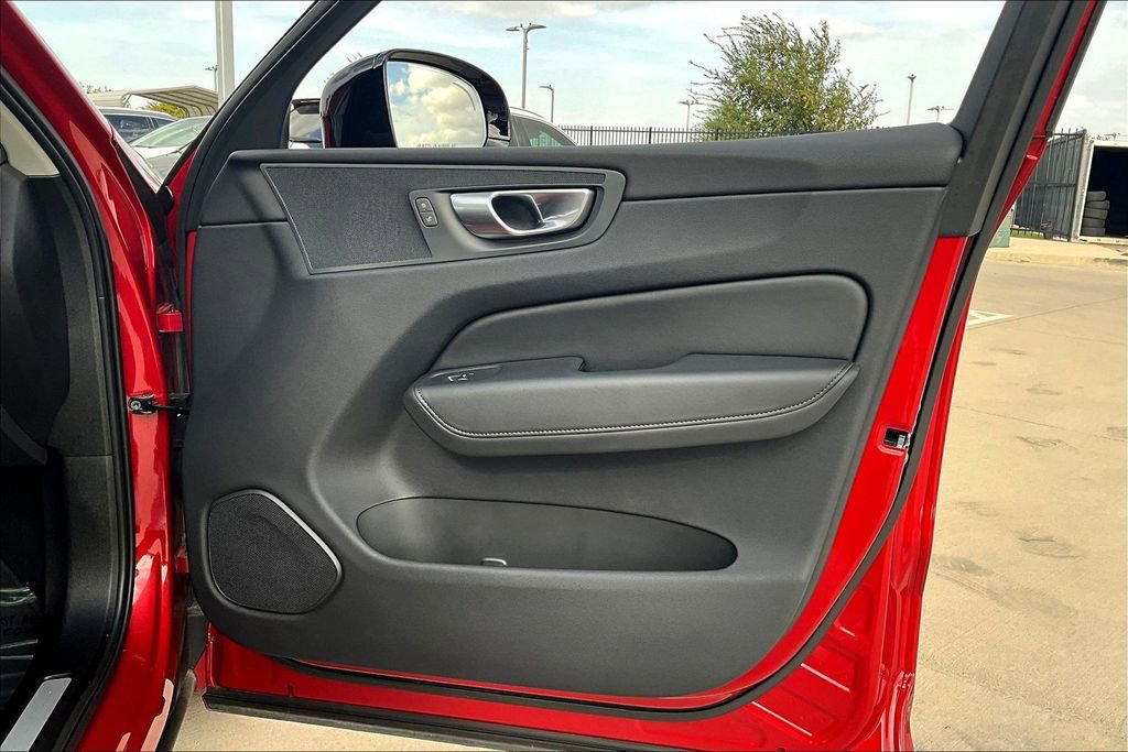 Certified 2024 Volvo XC60 T8 Core w/ Protection Package Premier image 25