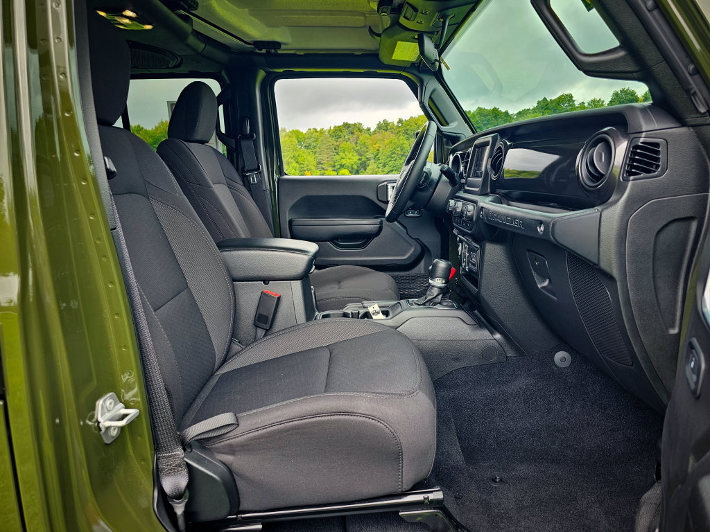 Used 2022 Jeep Wrangler Unlimited Sport AWD/4WD image 36