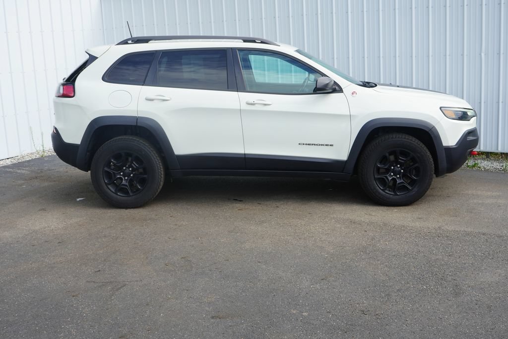 Used 2019 Jeep Cherokee Trailhawk w/ Cold Weather Group AWD/4WD image 2