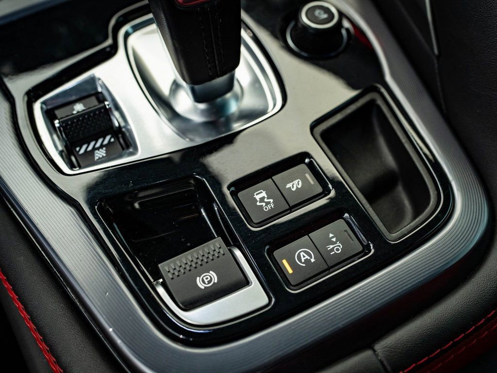 Used 2022 Jaguar F-TYPE R image 32