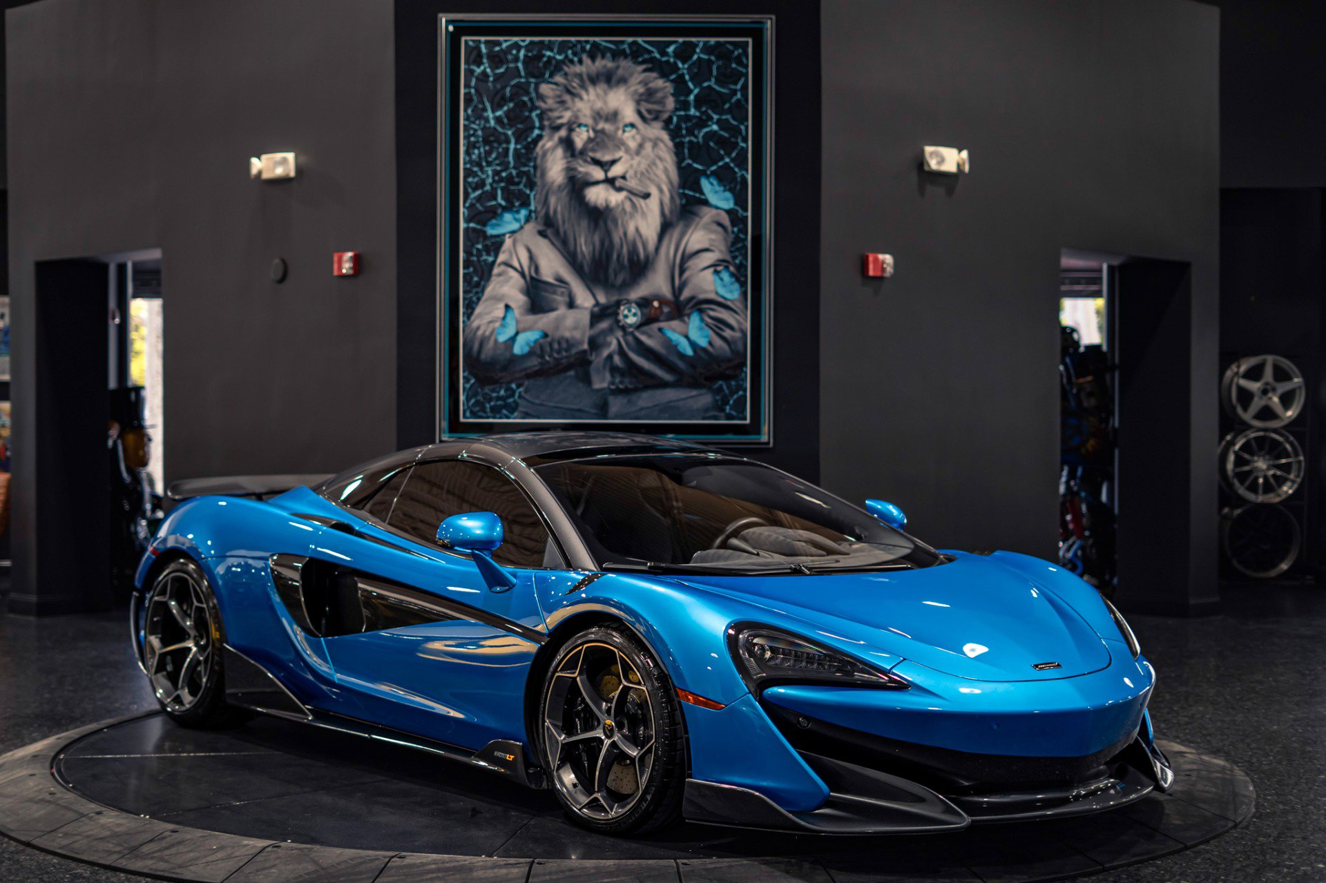 Used 2020 McLaren 600LT Spider RWD image 34