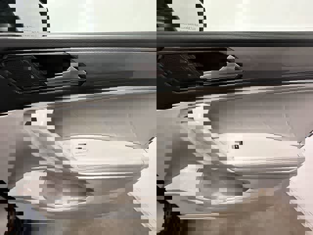 Certified 2022 Volkswagen Tiguan SE w/ Panoramic Sunroof Package image 24