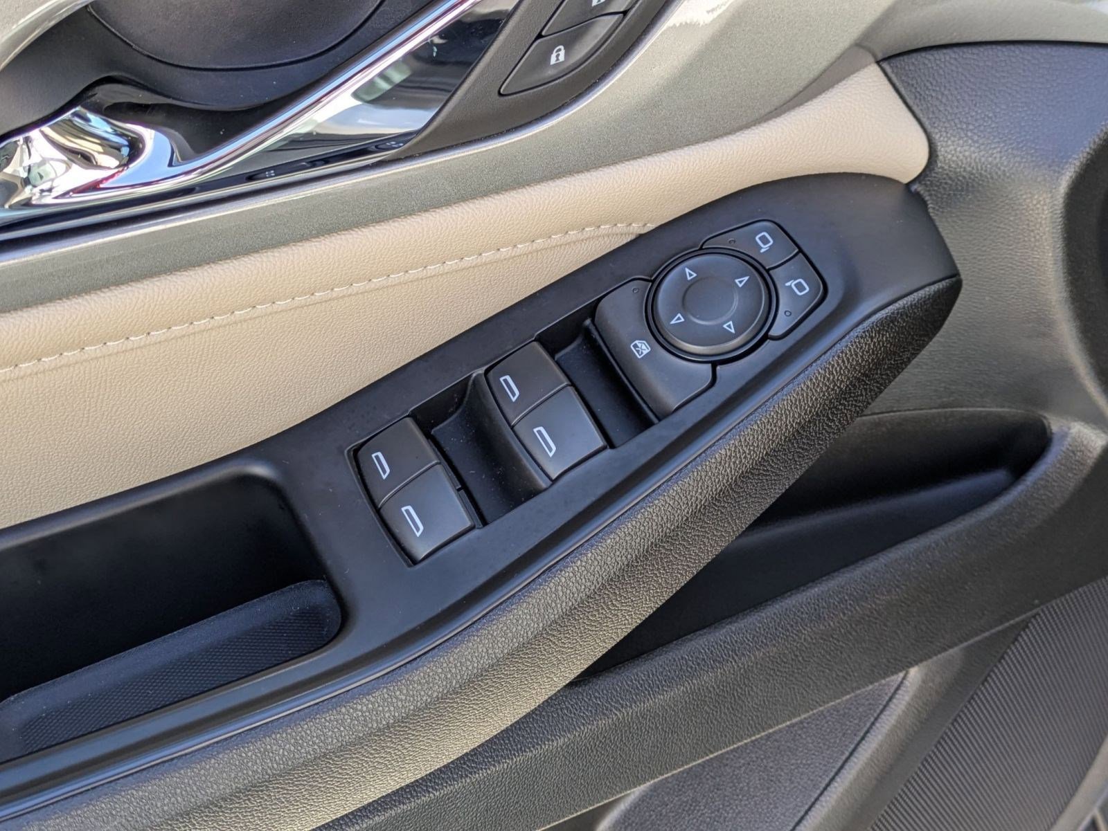Used 2023 Chevrolet Traverse LS FWD image 11