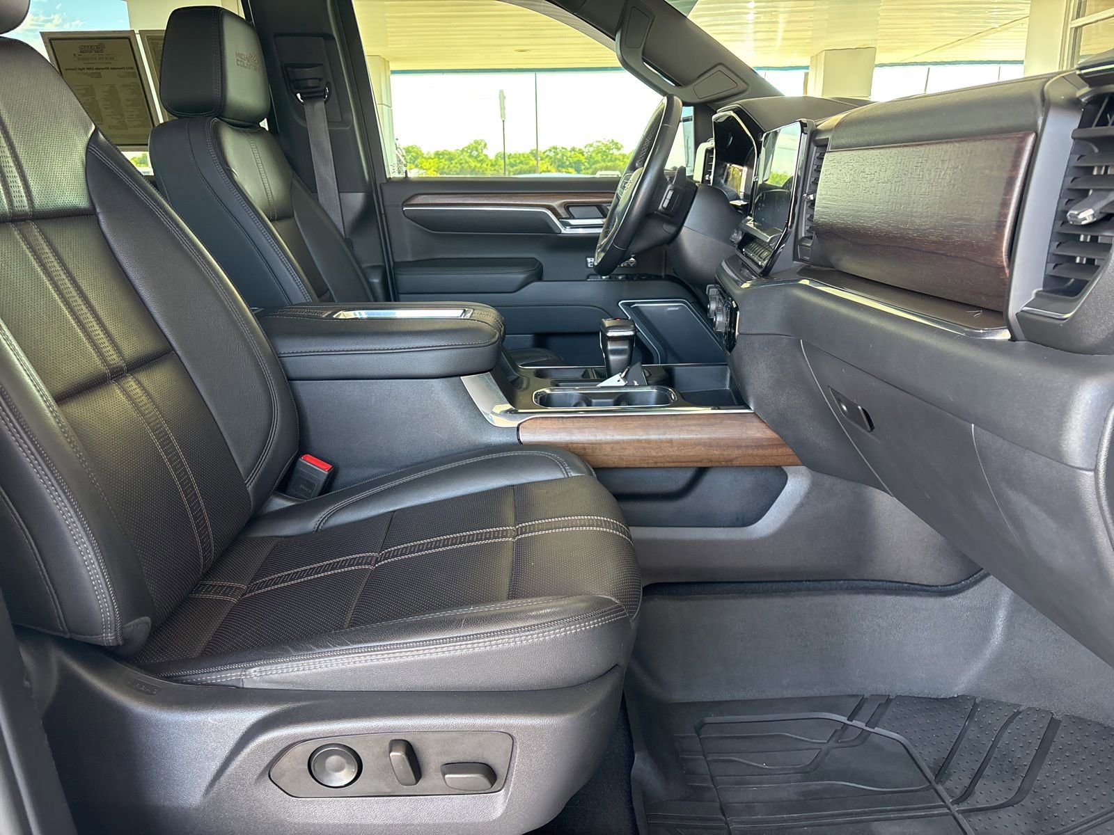 Used 2022 Chevrolet Silverado 1500 High Country w/ High Country Premium Package image 19