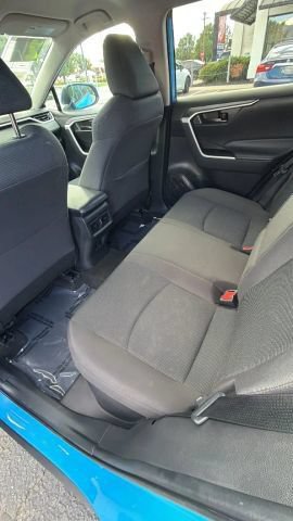 Used 2021 Toyota RAV4 LE AWD/4WD image 12