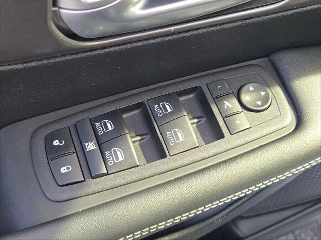 Certified 2025 Chrysler Pacifica Premium image 19