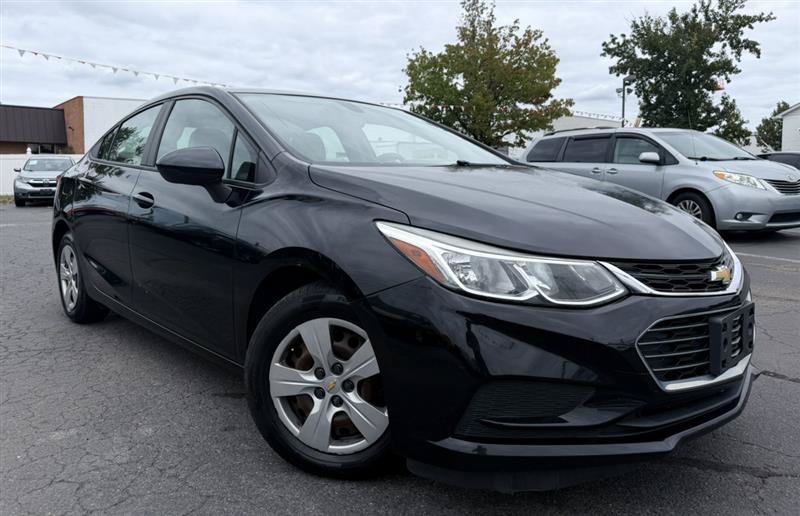 Used 2017 Chevrolet Cruze LS FWD image 2