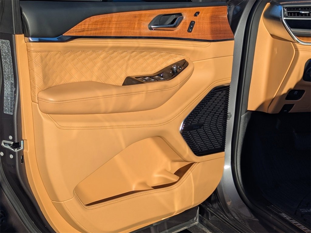 Used 2022 Jeep Grand Cherokee Summit image 10