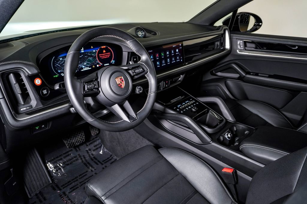 Certified 2025 Porsche Cayenne Coupe image 4