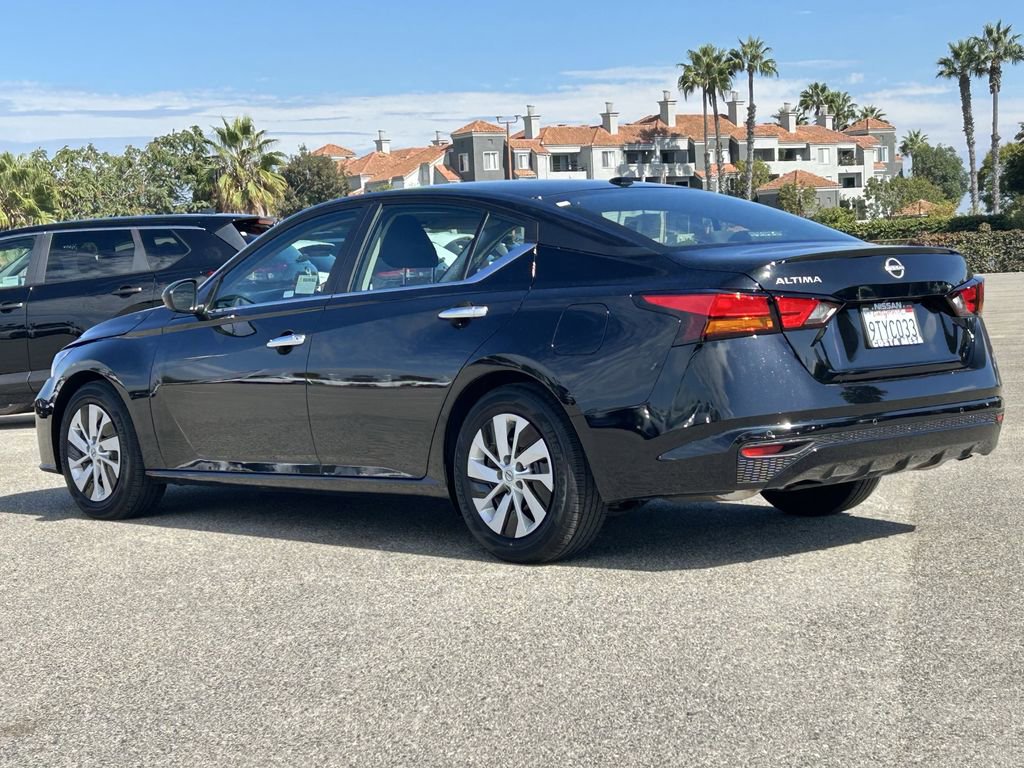 Used 2025 Nissan Altima 2.5 S image 2