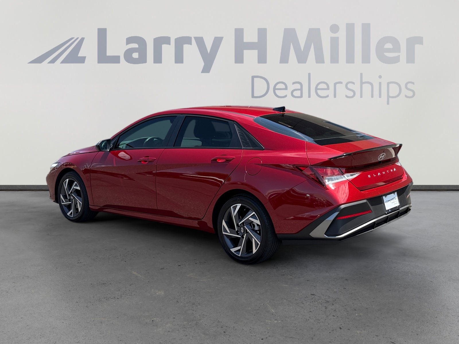 Used 2025 Hyundai Elantra Sport FWD image 3